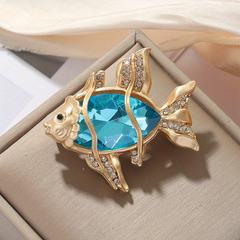 Stylish Crystal Goldfish Brooch Pin for Women and Men, Fashionable Sea Creature Badge, Unique Accessory Gift, Novelty Jewelry and Clothing, Classy Design, Made with Water Drill Material, Cute Animal Shape, Fun Brooch for Ladies