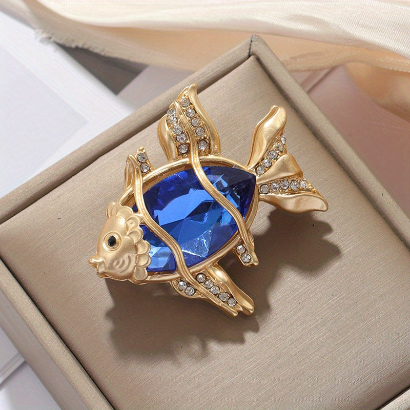 Stylish Crystal Goldfish Brooch Pin for Women and Men, Fashionable Sea Creature Badge, Unique Accessory Gift, Novelty Jewelry and Clothing, Classy Design, Made with Water Drill Material, Cute Animal Shape, Fun Brooch for Ladies