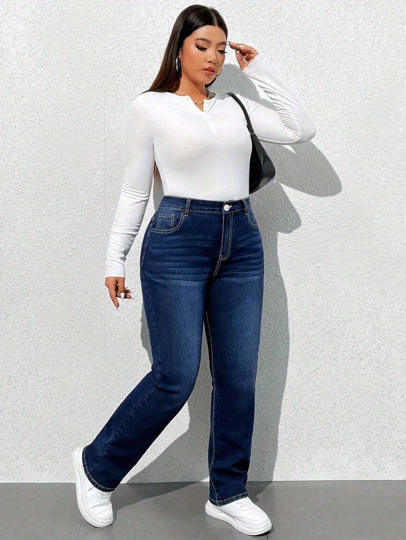 Women's high-waisted straight leg jeans made of 68.5% polyester, 25.7% viscose, and 4.3% elastane. Casual skinny fit denim pants with zipper fly, all-season solid color, and 300g/m² fabric