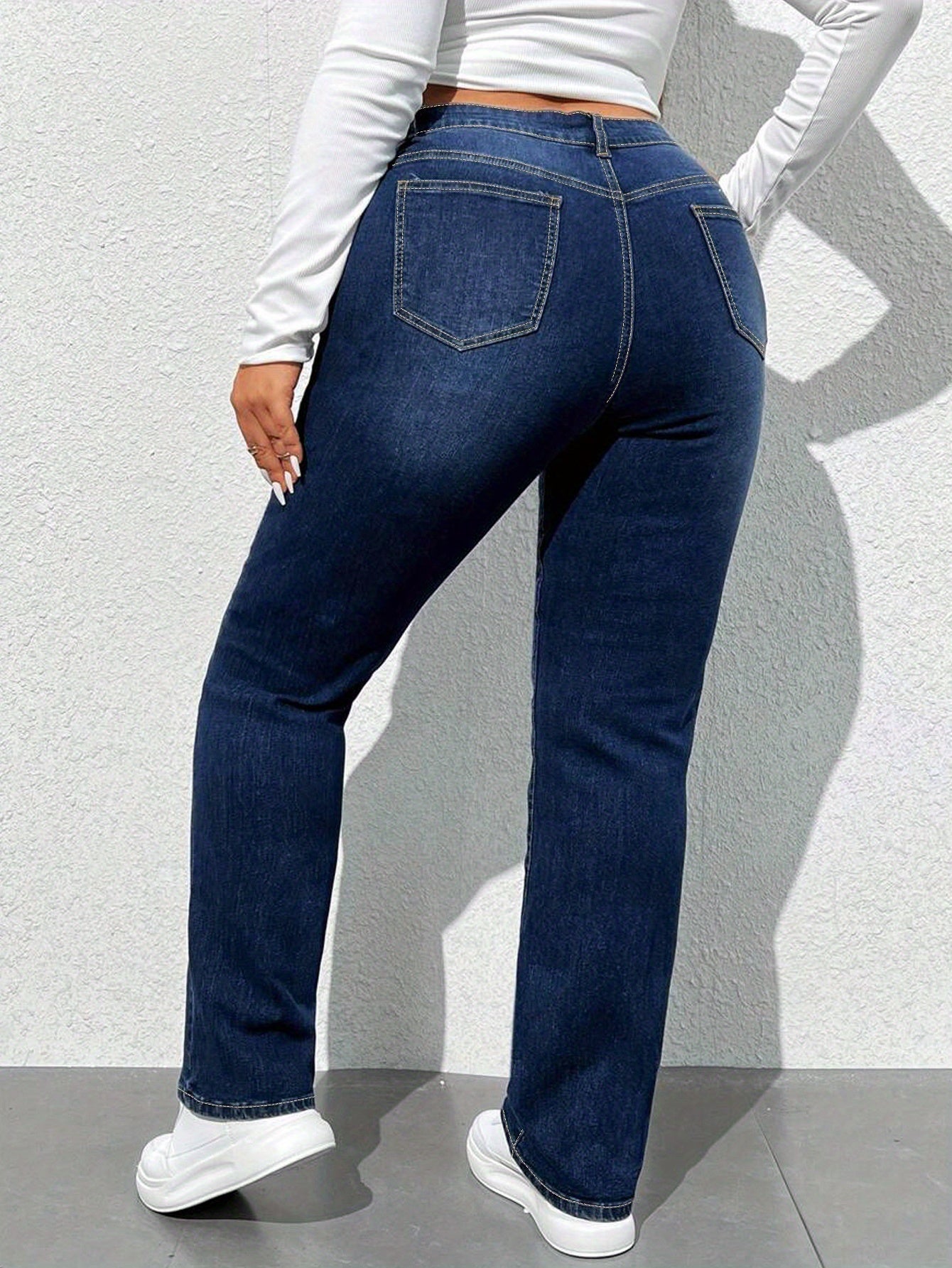 Women's high-waisted straight leg jeans made of 68.5% polyester, 25.7% viscose, and 4.3% elastane. Casual skinny fit denim pants with zipper fly, all-season solid color, and 300g/m² fabric