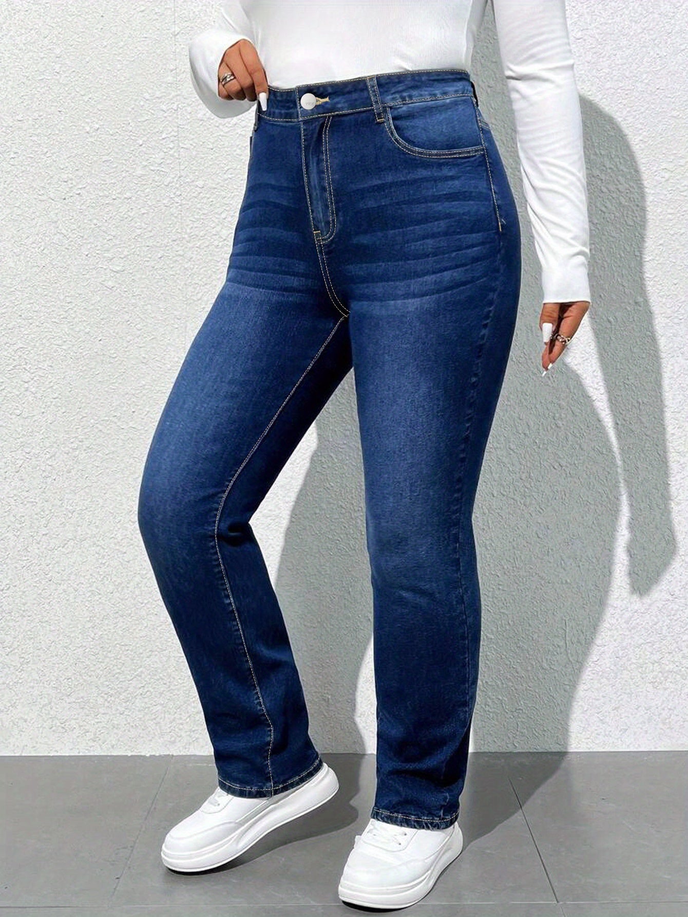 Women's high-waisted straight leg jeans made of 68.5% polyester, 25.7% viscose, and 4.3% elastane. Casual skinny fit denim pants with zipper fly, all-season solid color, and 300g/m² fabric