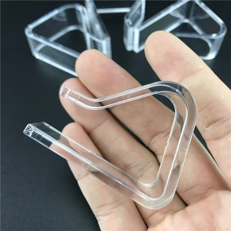 Tablecloth Fixing Clips Set - Includes 6 Transparent Clips for Securely Anchoring Tablecloths. Perfect for Kitchen, Household Use, and Anti-Slip Fixation. Ideal for Restaurants, Christmas Parties, and Desktops. A Must-Have Tablecloth Tool.