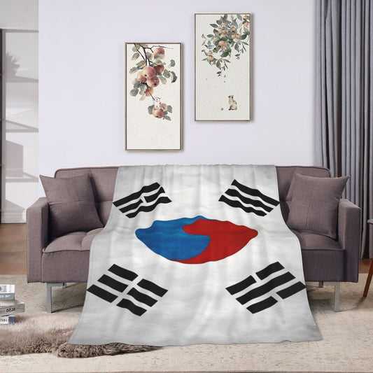 Cozy and Lightweight Flannel Fleece Throw Blanket with South Korea Flag Design, Perfect for All Seasons and Multiple Uses Such as Sofa, Bedroom, Camping, and Travel. Made of 100% Polyester Non-Woven Material with Digital Print, this Blanket is Soft and