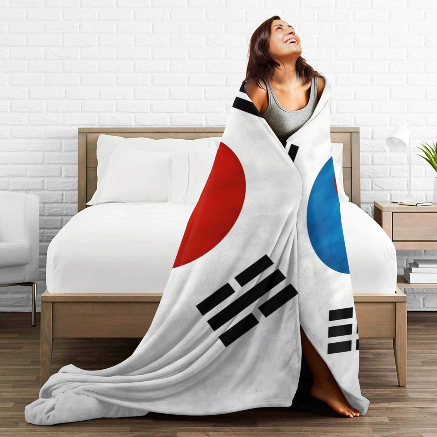 Cozy and Lightweight Flannel Fleece Throw Blanket with South Korea Flag Design, Perfect for All Seasons and Multiple Uses Such as Sofa, Bedroom, Camping, and Travel. Made of 100% Polyester Non-Woven Material with Digital Print, this Blanket is Soft and