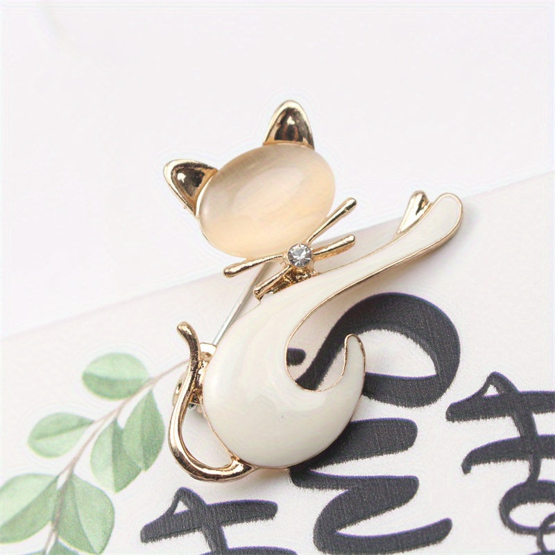 Irregular Animal Shaped Enamel Kitten Brooch in a Cute and Simple Style, made of Alloy and Enamel Material. A Novelty Fashion Accessory for Women, This Personalized Gift Pin is perfect for adding a touch of fun to any outfit.