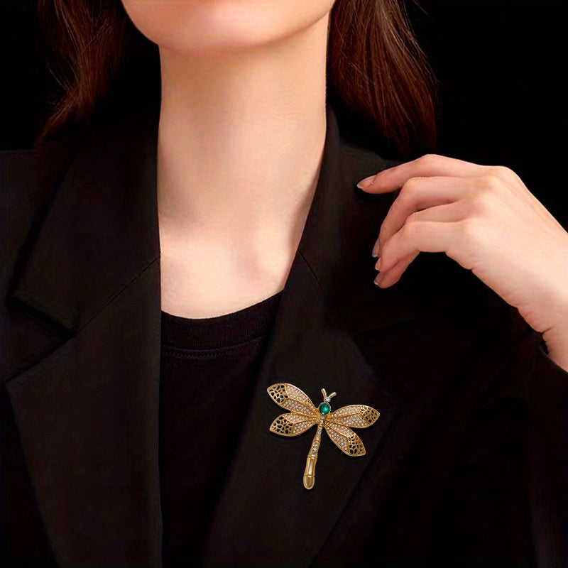 Add a touch of vintage charm with this exquisite Golden Dragonfly Brooch, crafted from luxurious alloy and enamel. Perfect for embellishing dresses, sweaters, and suits with a retro flair. This elegant accessory features a stunning golden dragonfly