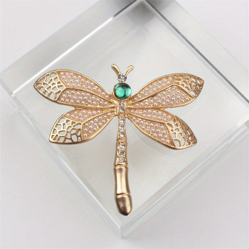 Add a touch of vintage charm with this exquisite Golden Dragonfly Brooch, crafted from luxurious alloy and enamel. Perfect for embellishing dresses, sweaters, and suits with a retro flair. This elegant accessory features a stunning golden dragonfly