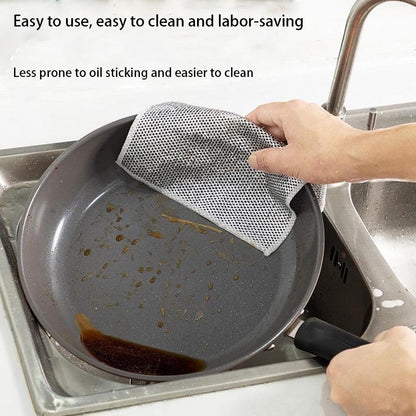 The kitchen stove cleaning cloth is crafted from silver wire, while the steel wire dishwashing cloth is oil-proof and ideal for removing oil and dirt. These cloths are part of the Golden Wire and Silver Wire cleaning cloth collection.