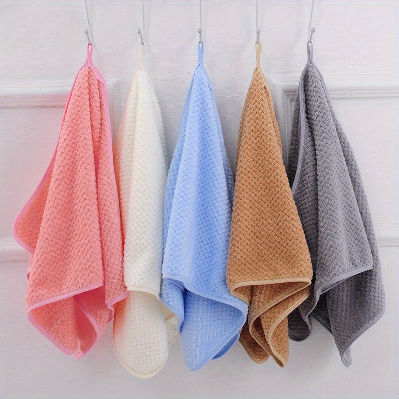 Soft, Fast-Drying Hand Towel - Highly Absorbent & Gentle on Skin, Ideal for Family Bathrooms.