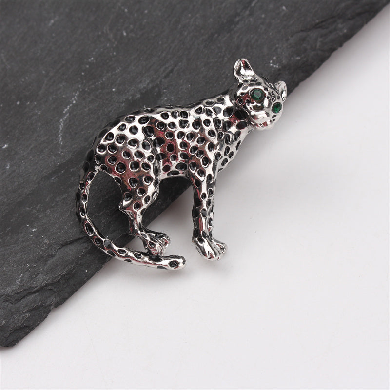 Emal Leopard Brosh Pin: Klassik Vintage Aksessuar - Zamonaviy Hayvon Ilhomlangan Yangilik Aksessuari.