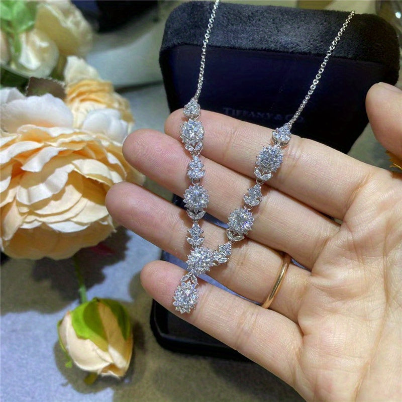 Sophisticated and timeless, this vintage-style 18K golden plated necklace features an elegant 925 silver chain with a stunning 3ct moissanite flower pendant. Perfect for any occasion, whether it's Valentine's Day, anniversaries, or daily wear, this piece