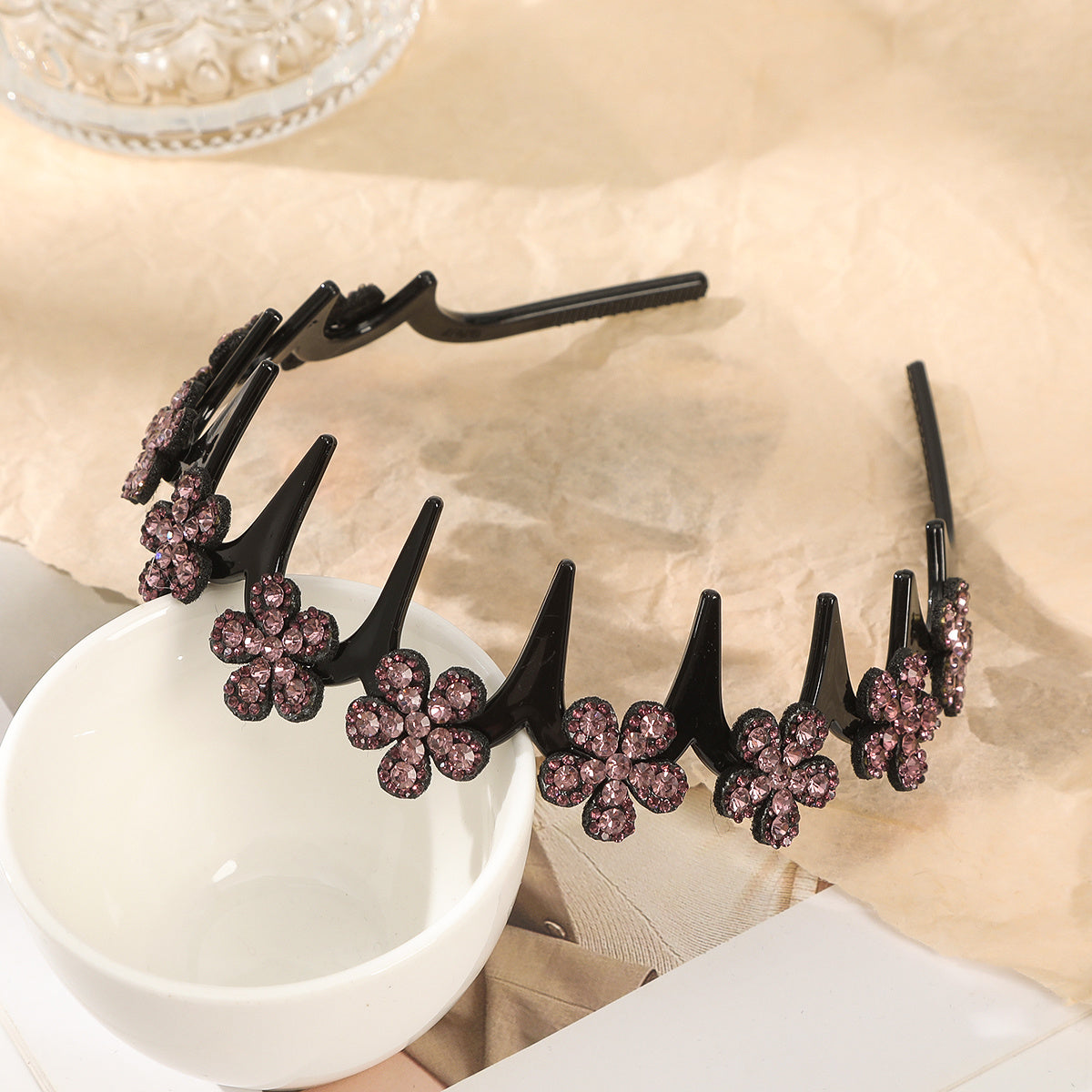 Stylish rhinestone flower headband for women, suitable for everyday wear and washing face.