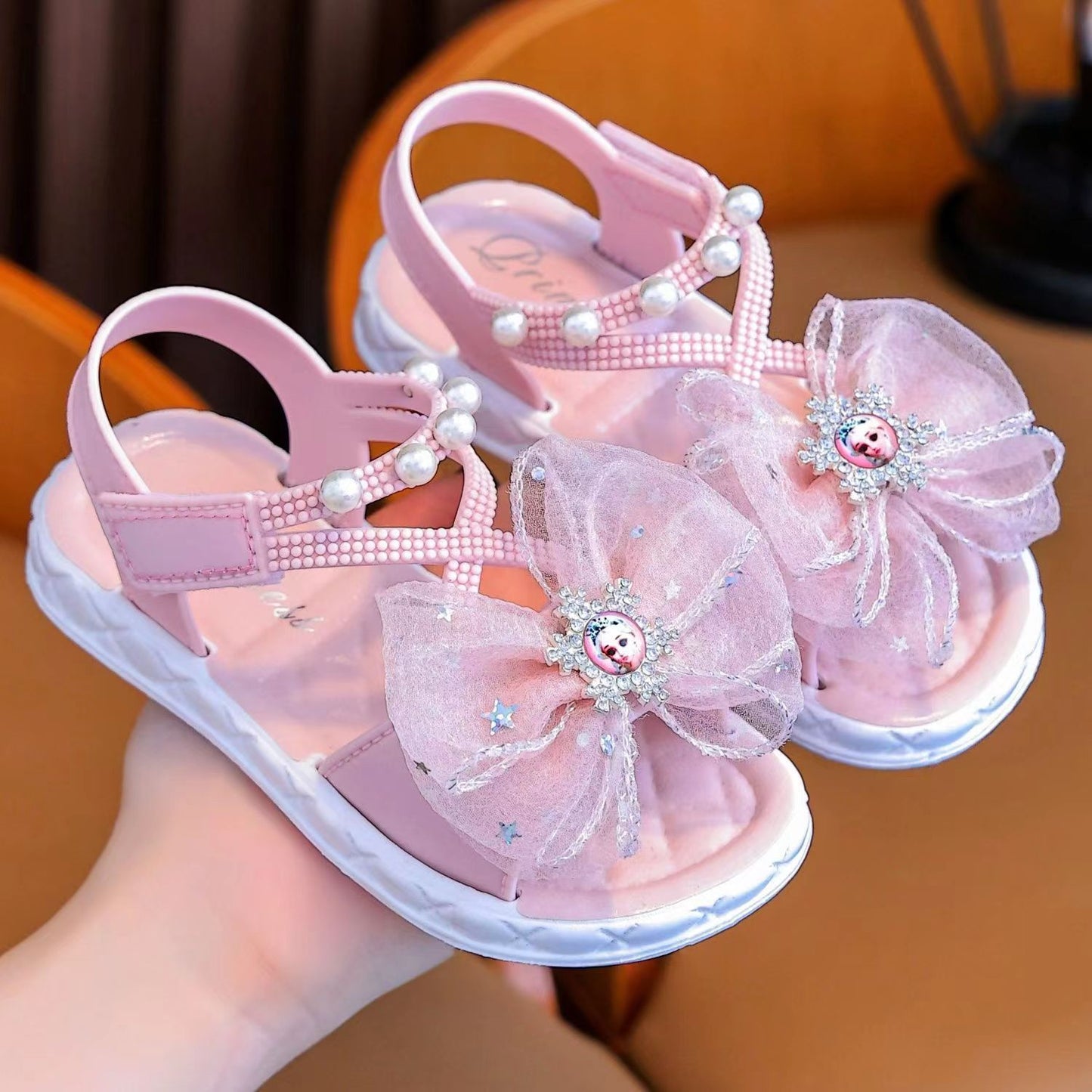 New for summer 2024: Non-slip girls' sandals with soft soles, perfect for medium and large children. Ideal for little princesses at the beach.