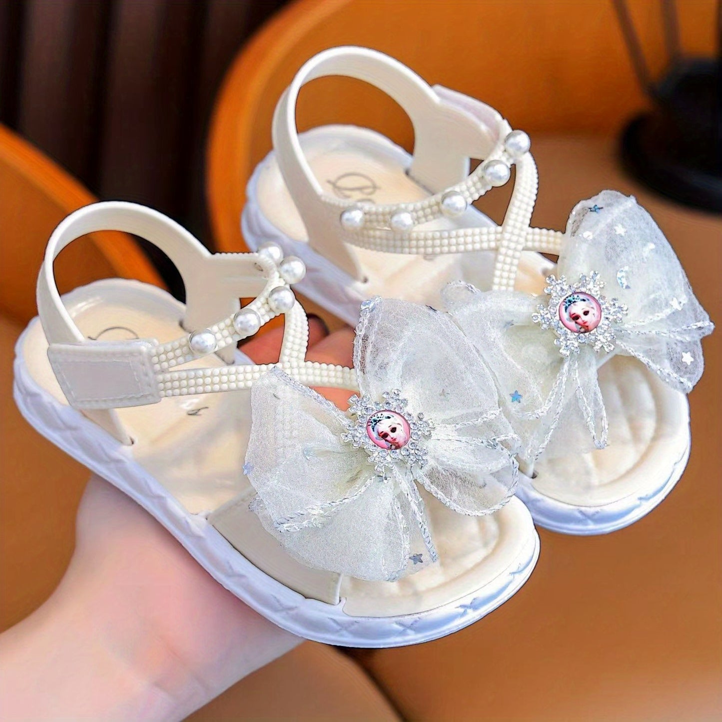 New for summer 2024: Non-slip girls' sandals with soft soles, perfect for medium and large children. Ideal for little princesses at the beach.