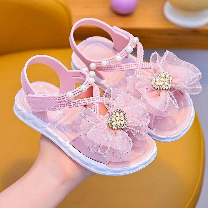 New summer girls' sandals for 2024 with anti-slip soft bottom, perfect for medium and large children. Ideal for little girls and baby princesses at the beach.