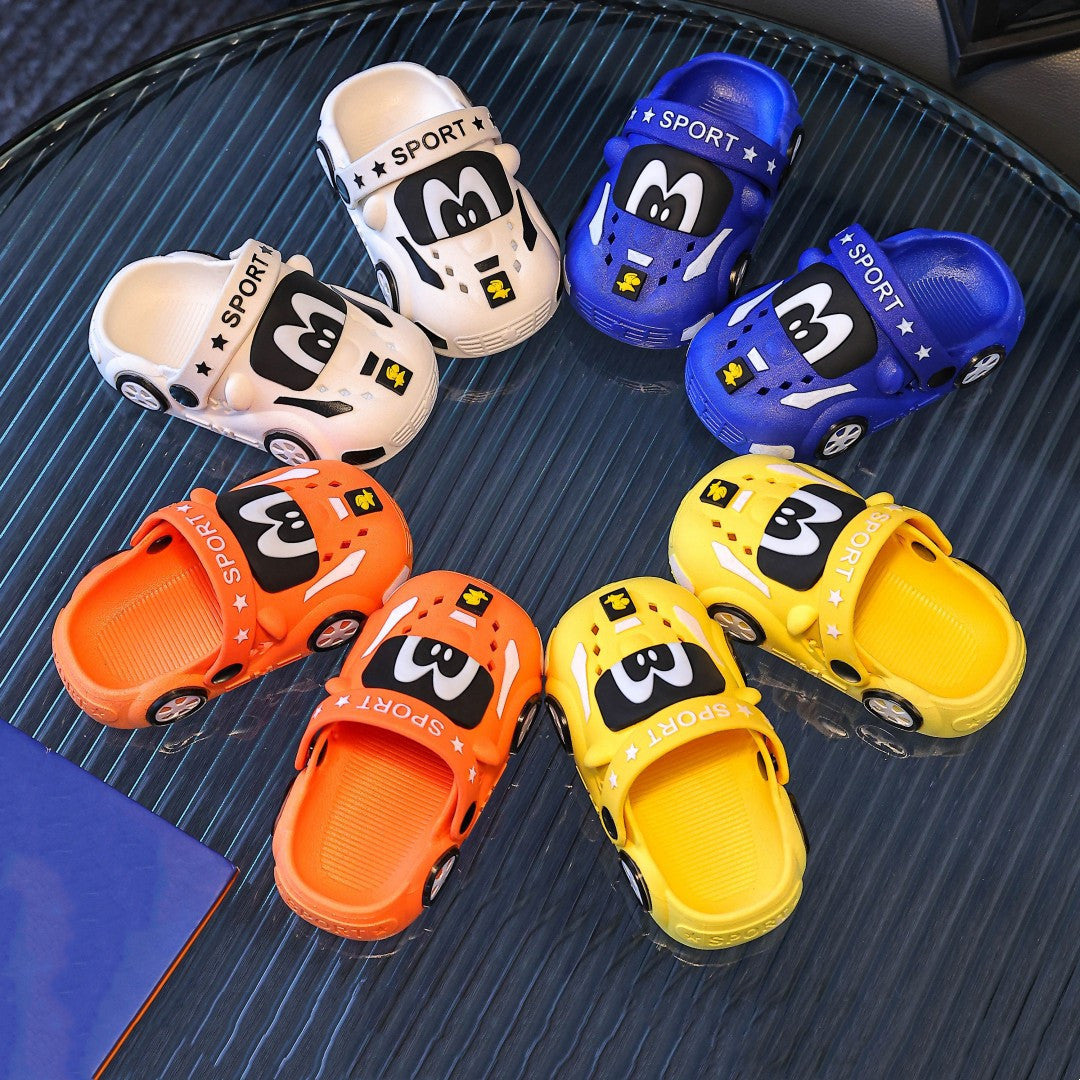 Children's cartoon car slippers, soft indoor/outdoor shoes with breathable holes, PVC material, unisex, low-top for ages 0-14.