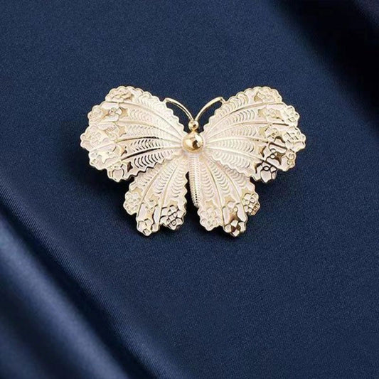 Luxurious Butterfly Brooch Pin for Women, Featuring Rhinestone Inlaid Alloy, Elegant Fashion Accessory Perfect for Coats and Sweaters