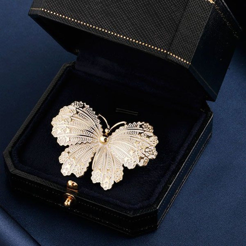 Luxurious Butterfly Brooch Pin for Women, Featuring Rhinestone Inlaid Alloy, Elegant Fashion Accessory Perfect for Coats and Sweaters