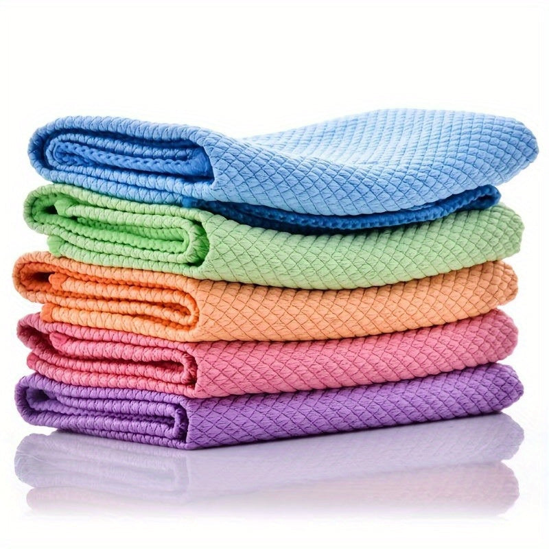 Get 5 miraculous cleaning cloths that are perfect for fish scale glass wiping and car window mirror cleaning. These non-marking and reusable cloths are suitable for cleaning kitchens, mirrors, glass, plates, and screens. They are the ultimate cleaning