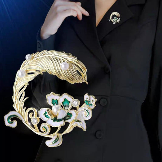 Stylish Chinese Peony & Feather Brooch Pin, Exquisite Alloy & Rhinestone Flower Lapel Pin for Women, One-of-a-Kind Statement Piece for Jackets and Sweaters