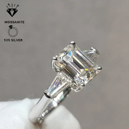 Ajoyib 4 karat Moissanite to'y uzugi 925 sterling kumush, 18K oltin qoplamali - Moissanite toshlari bilan klassik solitaire uzuk, to'ylar, maxsus tadbirlar va o'ylangan sovg'alar uchun ideal - etik jihatdan manbalaridan olingan va nozik ishlangan