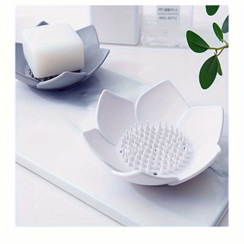 Silicone soap dish designed in the shape of a lotus flower, equipped with a drain for quick drying. Convenient and space-saving bathroom accessory.