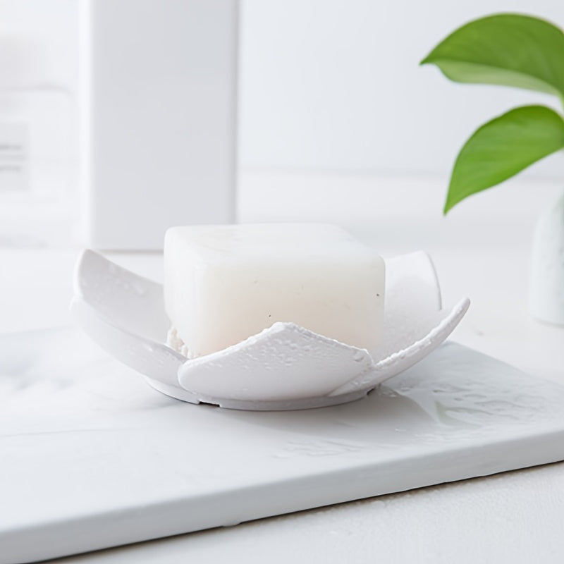 Silicone soap dish designed in the shape of a lotus flower, equipped with a drain for quick drying. Convenient and space-saving bathroom accessory.