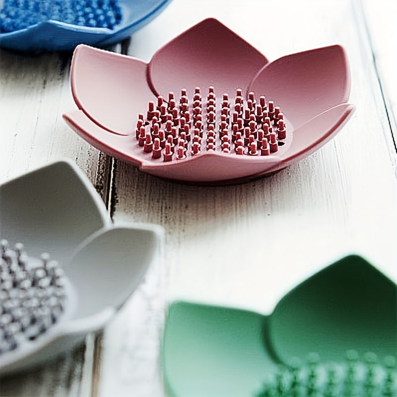 Silicone soap dish designed in the shape of a lotus flower, equipped with a drain for quick drying. Convenient and space-saving bathroom accessory.