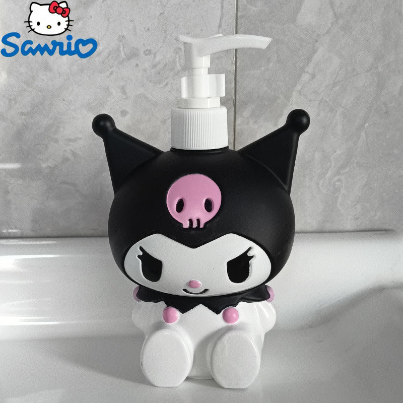 Организуйтесь с милым диспенсером для шампуня и геля для душа Sanrio Kuromi большой ёмкости. Этот симпатичный мультяшный дизайн идеально подходит для поддержания порядка и чистоты в вашей ванной.