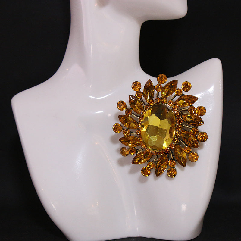 Timeless Rhinestone Pin, Sophisticated and Opulent Design, Stylish Accent for Women's Wardrobe