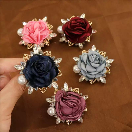 Floral brooch inspired by Japanese and Korean fashion, perfect for adding a touch of elegance and freshness to your jacket or open shirt. Elevate your autumn wardrobe with this chic chest flower accessory for women.