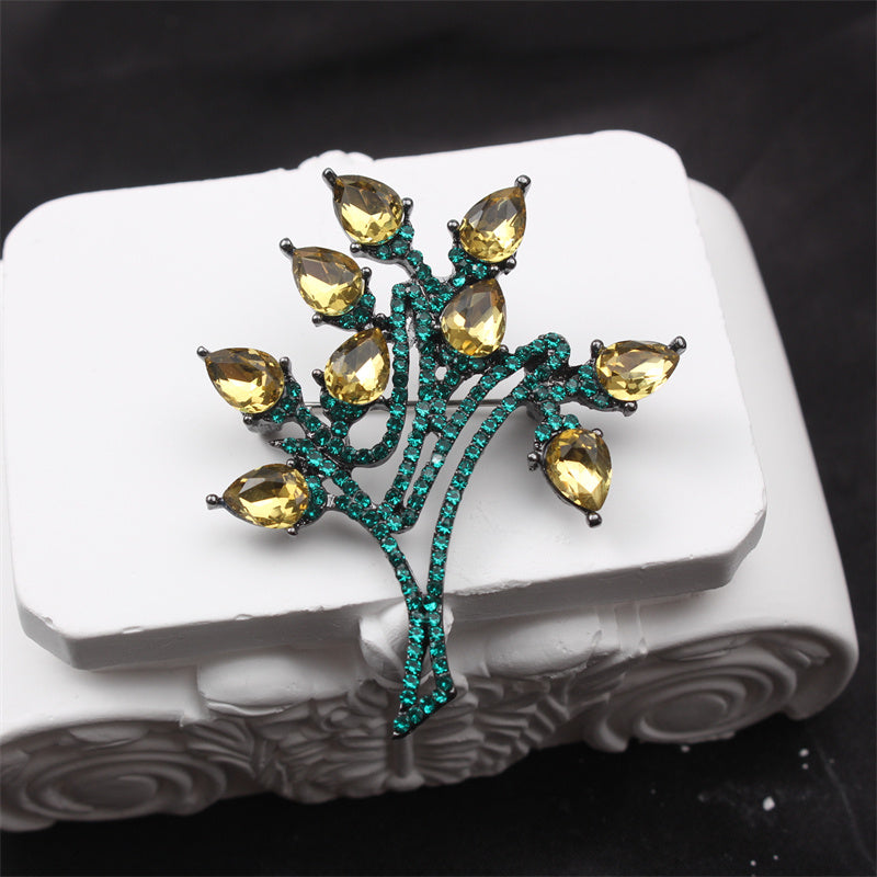 Stylish Crystal Brooch - Modern Green Foliage Design, One-of-a-Kind Quirky Pin for Women