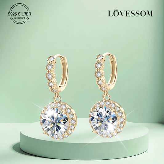 Elevate your look with the LOVESSOM Elegant Moissanite Drop Earrings in 1ct and 2ct sizes. These vintage-inspired earrings are perfect for weddings, holidays, and parties. Each pair comes in a beautiful gift box, making them the ideal Christmas or