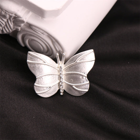 Chic Enamel Butterfly Brooch, Trendy Women's Fashion Accessory, Unique Flower-Shaped Pin, Adorable Simulated Design, Versatile Clothing and Jewelry Accessory