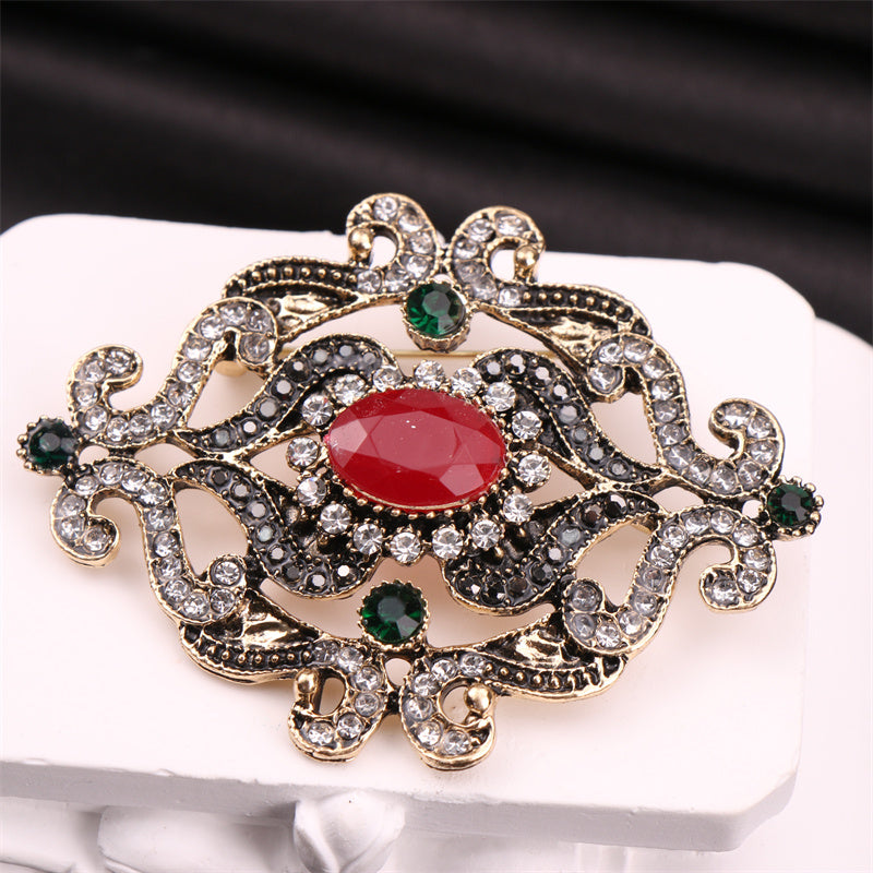 Vintage Style Crystal Brooch Pin with Rhinestone Accents and Irregular Floral Design - Perfect for Dresses and Sweaters