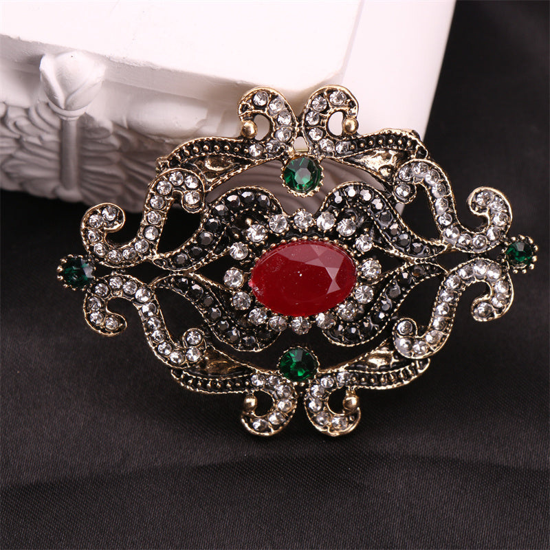 Vintage Style Crystal Brooch Pin with Rhinestone Accents and Irregular Floral Design - Perfect for Dresses and Sweaters