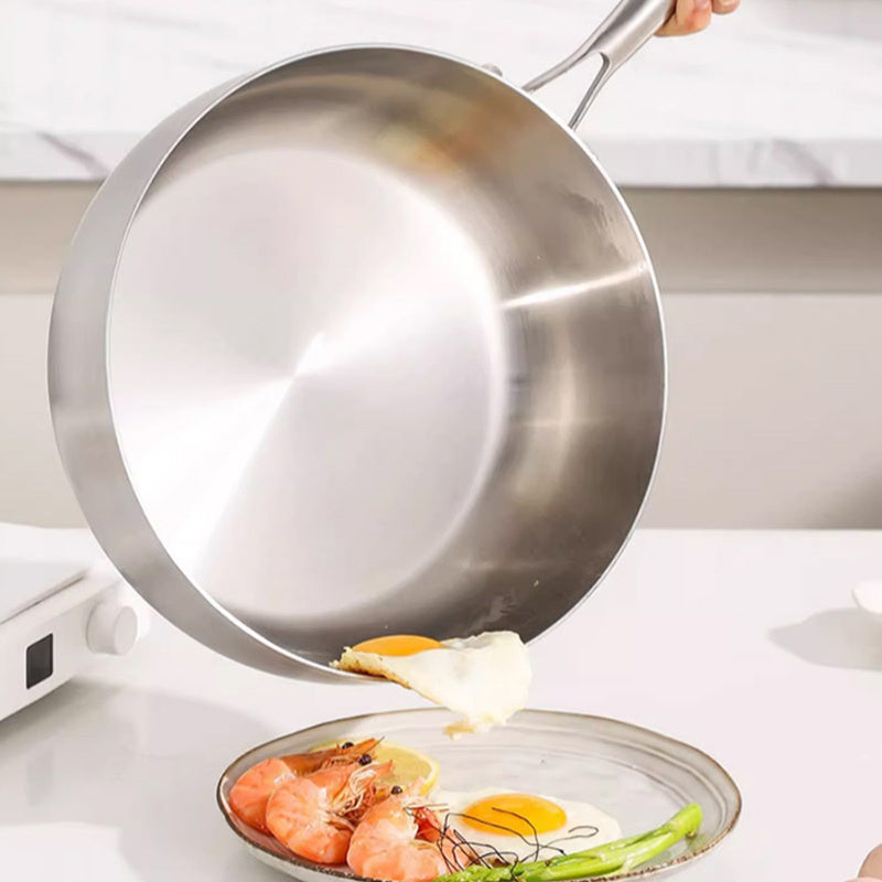 A stainless steel soup pot with a single handle that is ideal for heating milk and is non-stick. It is perfect for use on an electromagnetic stove and is a durable, rust-resistant cookware option that is perfect for modern home kitchens. Great addition