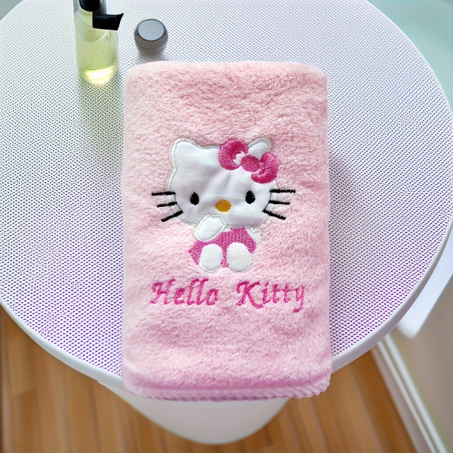 Sanrio Hello Kitty Super Soft Hammom Sochi - Sanrio tomonidan ishlab chiqarilgan, erkaklar va ayollar uchun mos, oilaviy hammom aksessuari uchun ideal