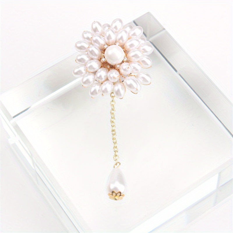 The Elegant Pearl Flower Brooch Pin with Fringe Chain is a charming and unique fashion accessory. Made from imitation pearls in an irregular shape, this brooch features genuine pearl material for an added touch of sophistication.