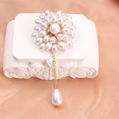 The Elegant Pearl Flower Brooch Pin with Fringe Chain is a charming and unique fashion accessory. Made from imitation pearls in an irregular shape, this brooch features genuine pearl material for an added touch of sophistication.