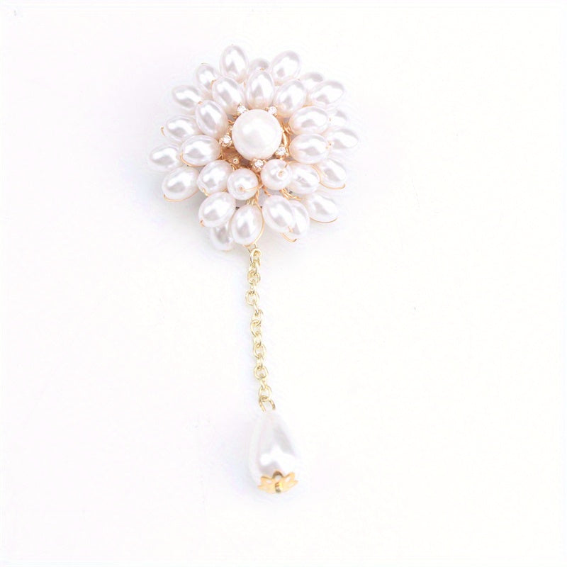 The Elegant Pearl Flower Brooch Pin with Fringe Chain is a charming and unique fashion accessory. Made from imitation pearls in an irregular shape, this brooch features genuine pearl material for an added touch of sophistication.