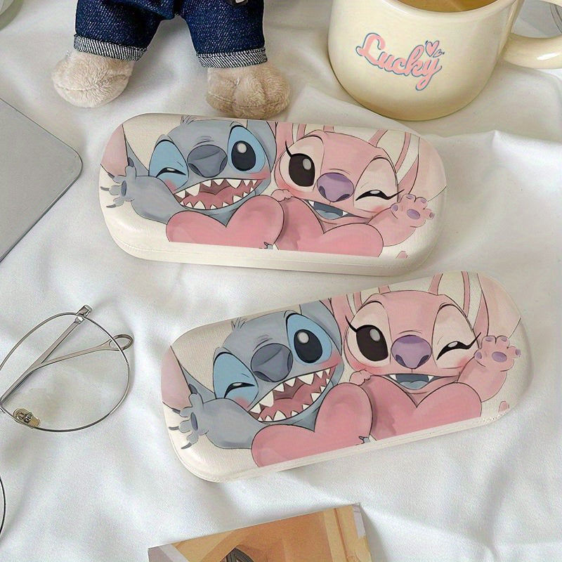 Disneyning Stitch va Angel juftligi tasvirlangan premium krem faux teridan yasalgan ko'zoynaklar uchun ko'zoynak qutisi. Myopiya uchun portativ saqlash qutisi faux teri materialidan.