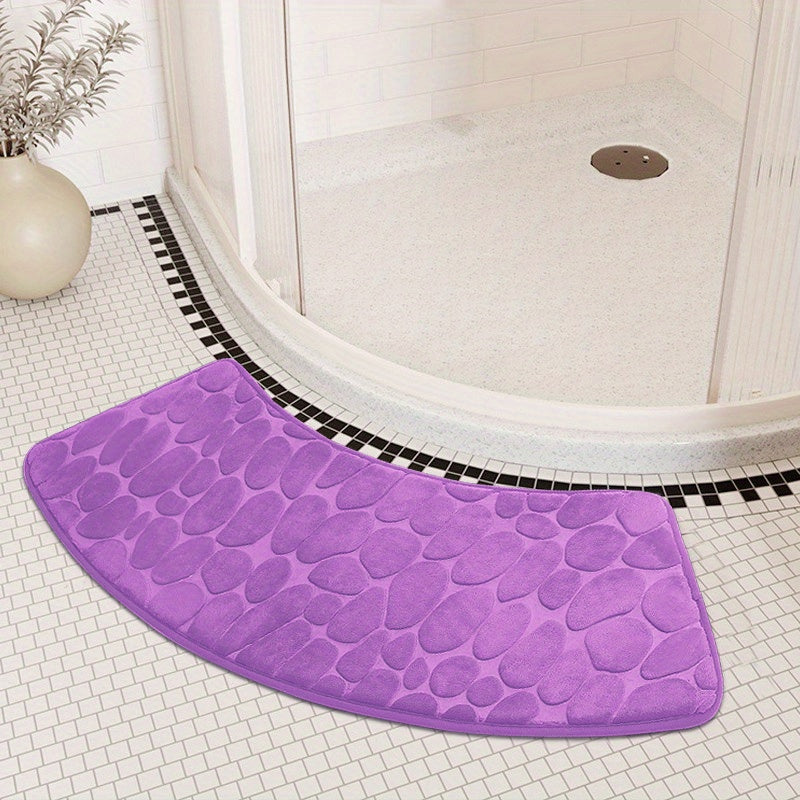 The Pebble Design Memory Foam Bath Mat is a stylish addition to your home, featuring a curved shape for added comfort. This non-slip mat is highly absorbent and can be easily machine washed. Made of thick three-layer flannel, it is perfect for use in the