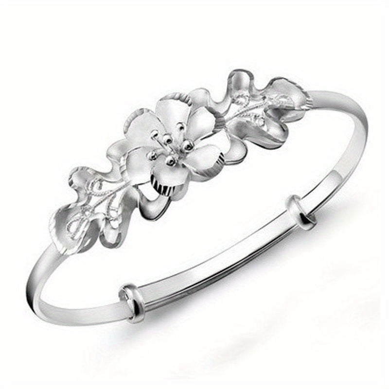 Sterling Silver Flower Bracelet made from S999 silver, features an adjustable design that is both fashionable and versatile. This noble fashion bracelet is a perfect gift for lovers, mothers, daughters, and as party, Valentine's Day, or Christmas gifts.