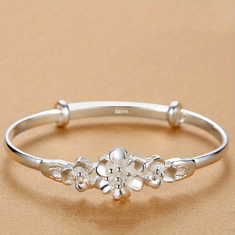 Sterling Silver Flower Bracelet made from S999 silver, features an adjustable design that is both fashionable and versatile. This noble fashion bracelet is a perfect gift for lovers, mothers, daughters, and as party, Valentine's Day, or Christmas gifts.