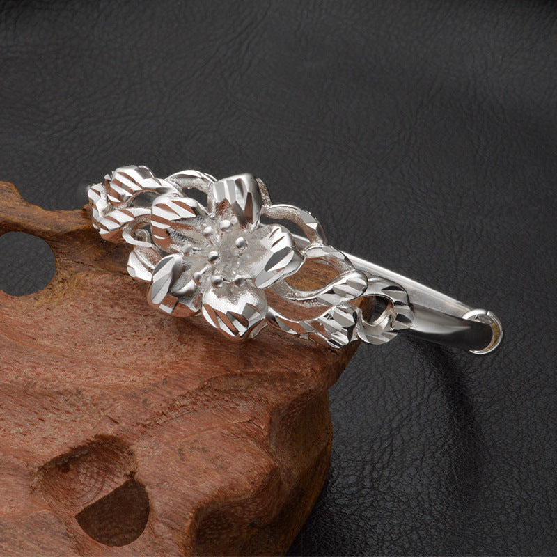 Sterling Silver Flower Bracelet made from S999 silver, features an adjustable design that is both fashionable and versatile. This noble fashion bracelet is a perfect gift for lovers, mothers, daughters, and as party, Valentine's Day, or Christmas gifts.