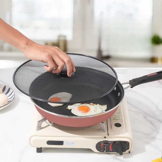 A necessary addition to any kitchen is a filter screen cover, essential for preventing oil splashes while frying fish or stir-frying dishes. This versatile accessory also acts as a protective barrier against exposure to hot oil.