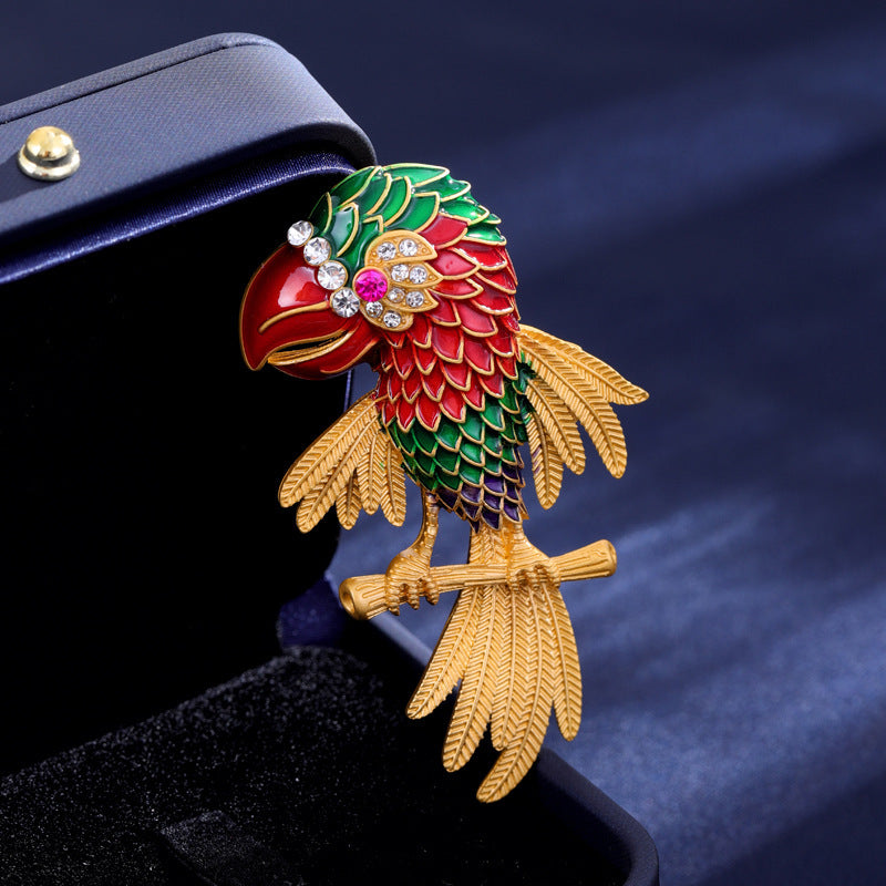 SKEDS tomonidan Vintage Parrot Emal Pin - Har ikkala erkaklar va ayollar uchun yorqin va abadiy lapel pin | Mukammal sovg'a tanlovi