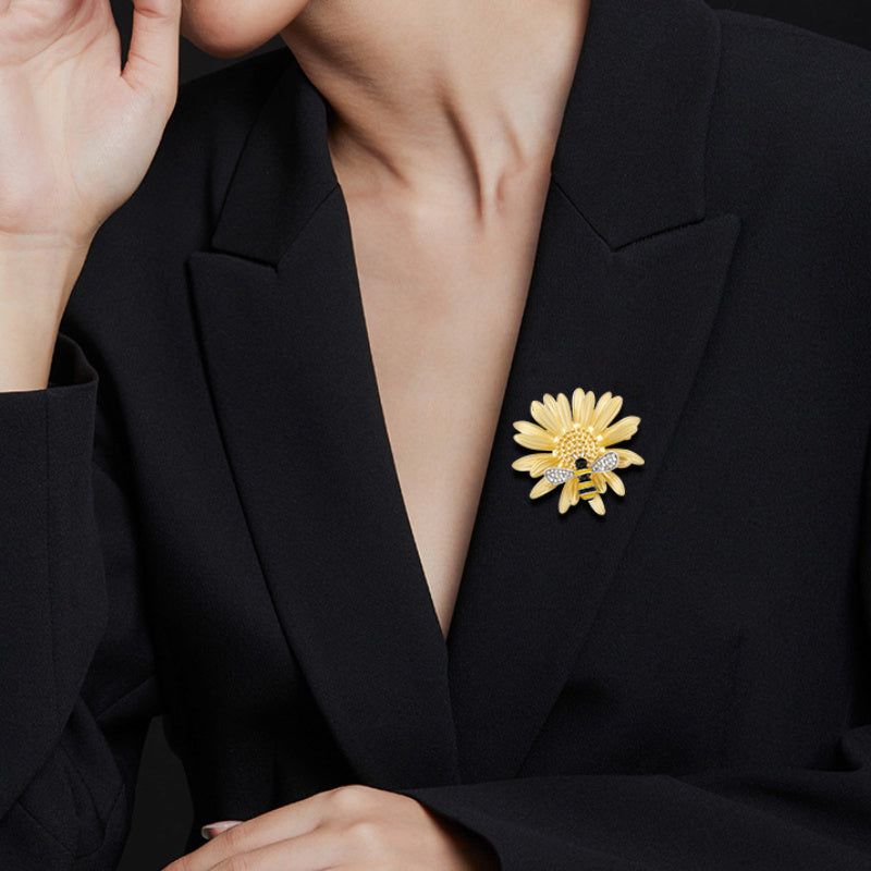 Elegant bee and sunflower rhinestone brooch for women, a stylish fashion accessory.