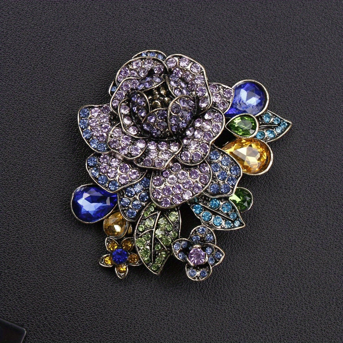 Luxurious Punk Style Enamel Rhinestone Rose Brooch, Exaggerated Antique Fashion Flower Tassel Pin for Women, Irregularly Shaped Novelty Accessory for Coats and Dresses.